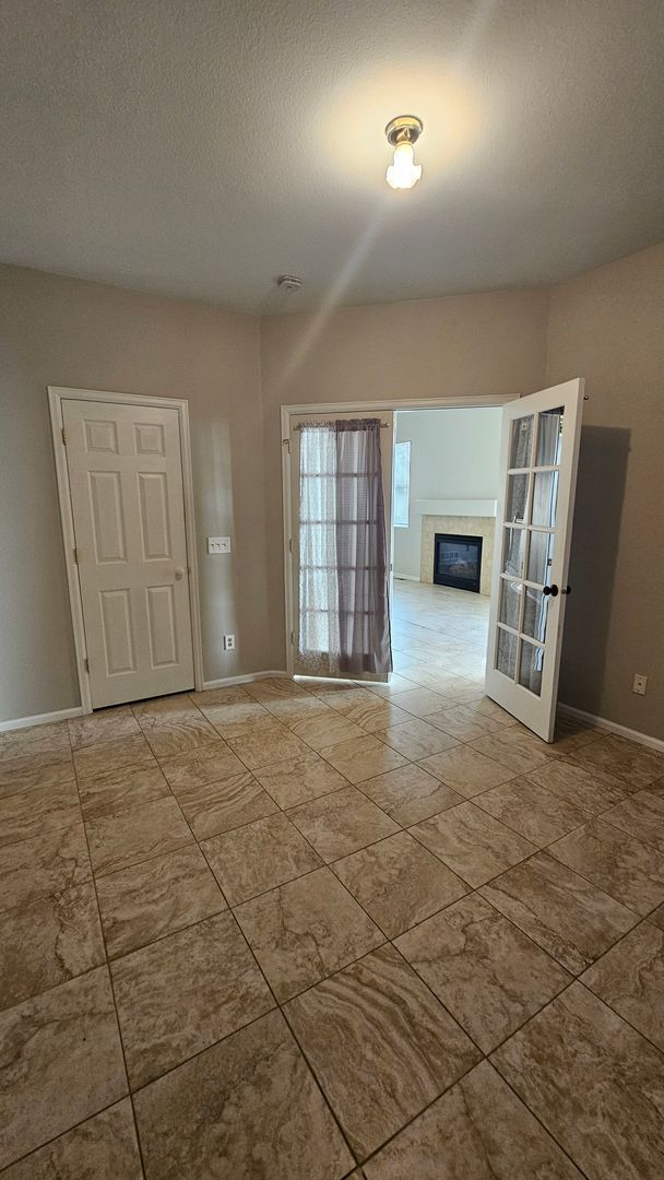 Building Photo - $2700 | 4BR/2.5BA | Pet Friendly House wit...
