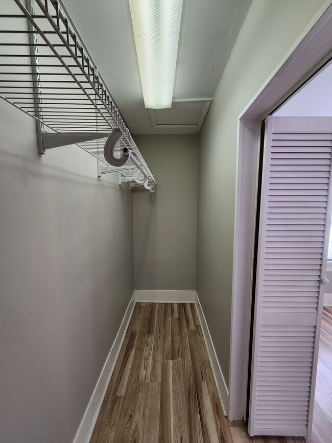 Building Photo - Oakley Rental with Most Utilities Included!