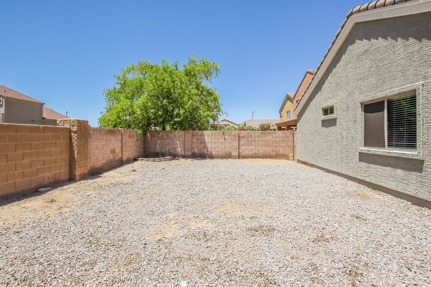 Building Photo - 24007 W Huntington Dr