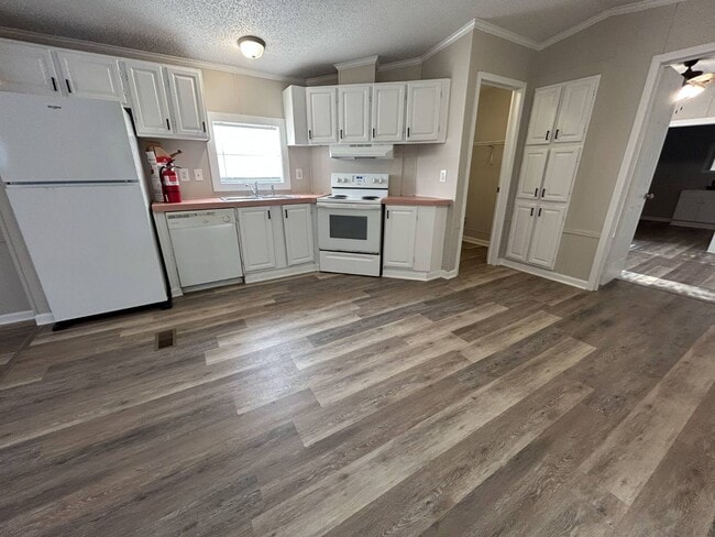 Building Photo - 52 White Oak Village