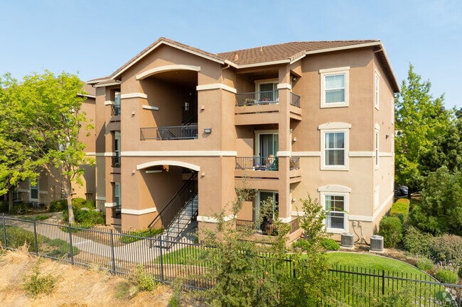 Building Photo - Montego Falls