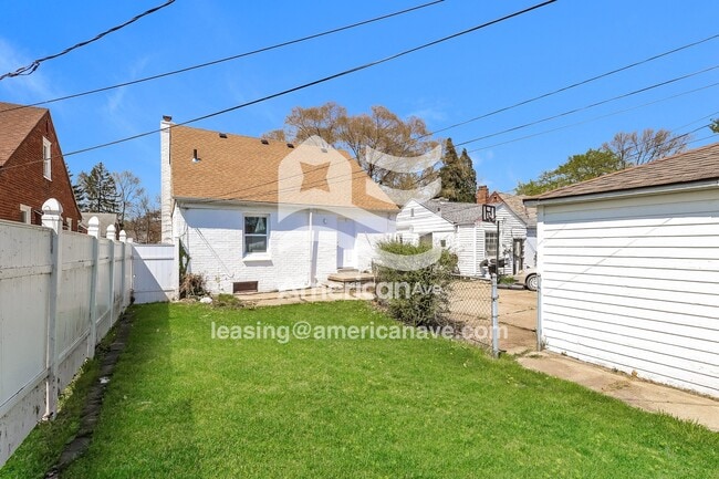 Building Photo - 12400 Duchess St