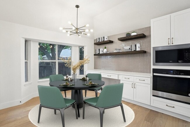 Building Photo - 3005 Hartford Ct