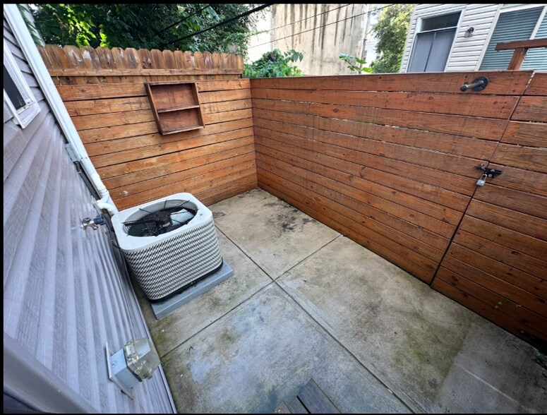 Building Photo - 2711 Latona St