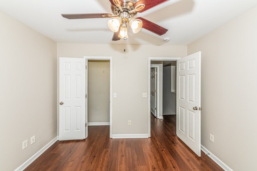 Building Photo - 6412 Willowlawn Dr