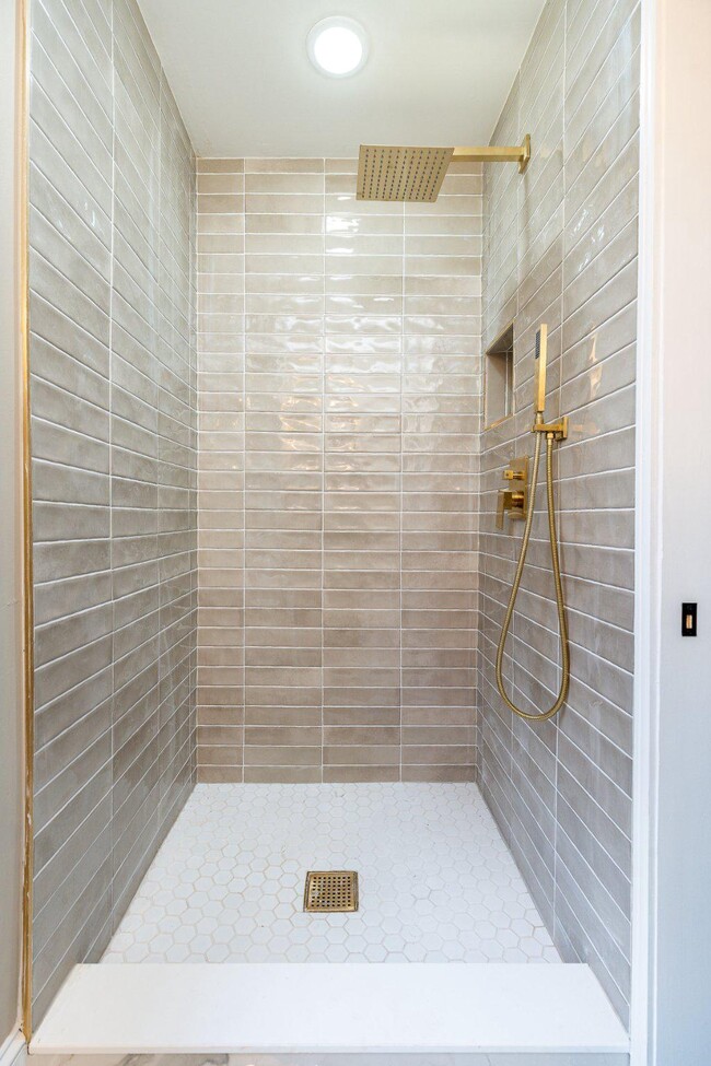 Building Photo - 6634 Musgrave St