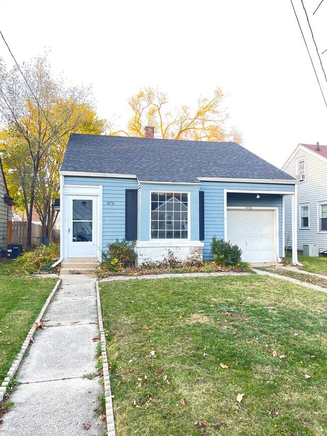 Building Photo - Adorable 2 Bedroom home with finished basement!