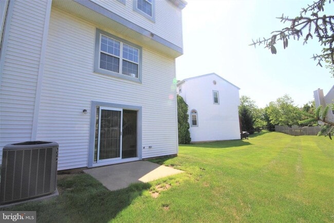 Building Photo - 4000 Quaker Ct