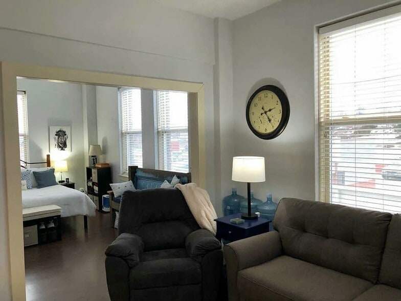Corner unit has great lighting, and views - 21 N Last Chance Gulch