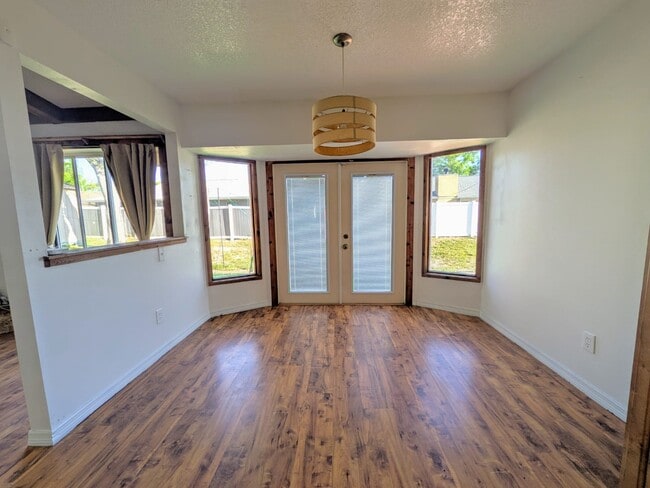 Building Photo - 4537 Malik Cresent