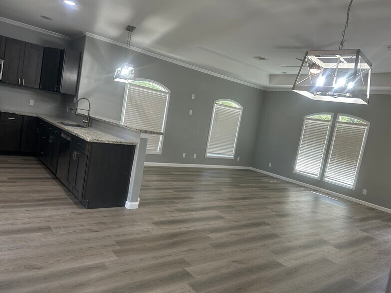 Building Photo - 6599 Johnson Ln