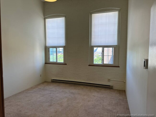 Building Photo - 43 Willow St