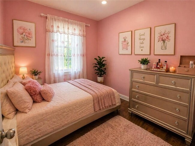 Building Photo - 284 E 39th St