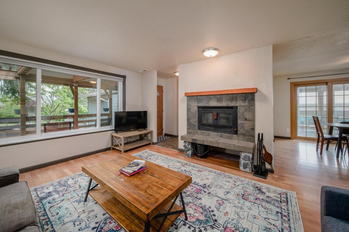 Building Photo - 312 S Nebraska St