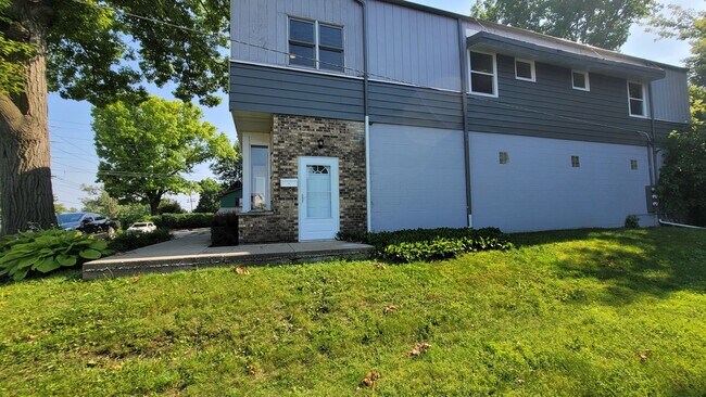 Primary Photo - 792 N Barron Blvd