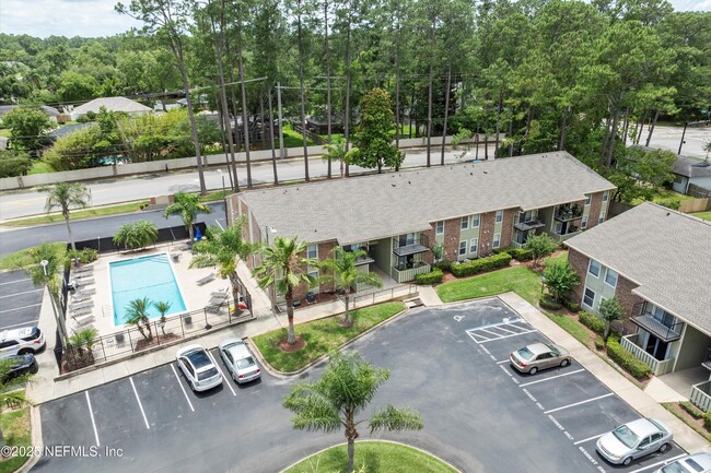 Building Photo - 3737 Loretto Rd