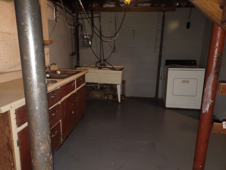 Building Photo - 3401 Earlham Dr