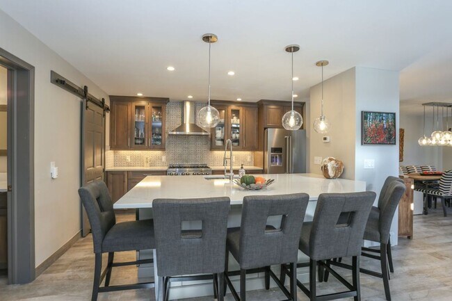 Building Photo - Beautiful 4 bed, 4 bath with garage in Fri...