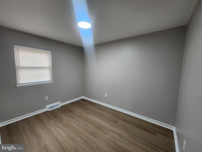 Building Photo - 1025 Kingsbury Rd