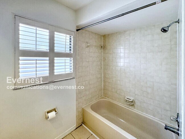 Building Photo - 2604 Sablewood Dr