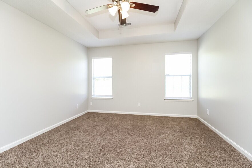 Building Photo - 8432 Creek Front Dr