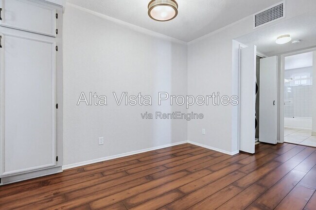 Building Photo - 4204 3rd Avenue