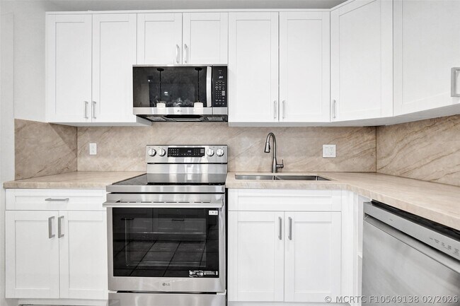 Building Photo - 4040 N Hills Dr