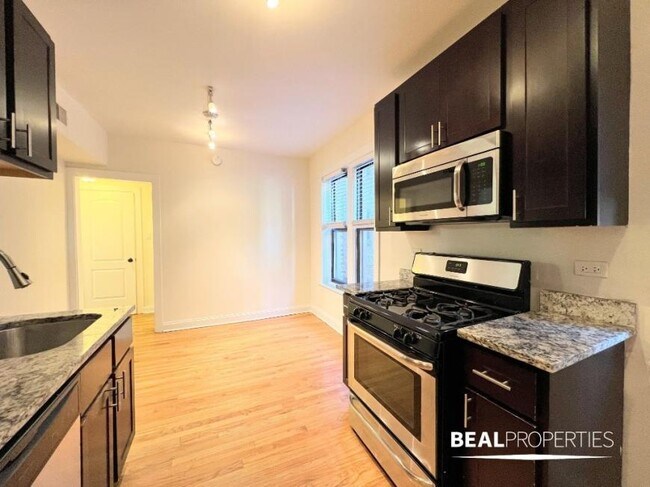 Building Photo - 1 bedroom in CHICAGO IL 60613