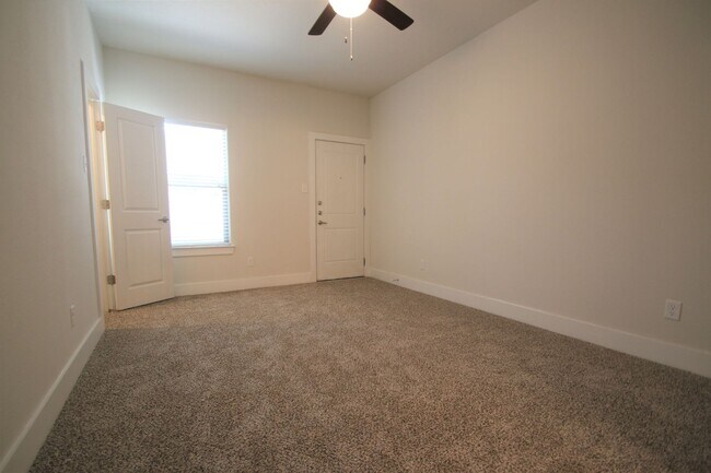 Building Photo - 8037-8039 Arbor