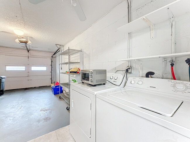 Building Photo - 9780 Pecan Tree Dr