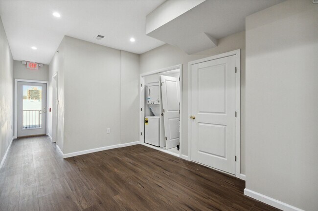 Building Photo - 2025 N 16th St