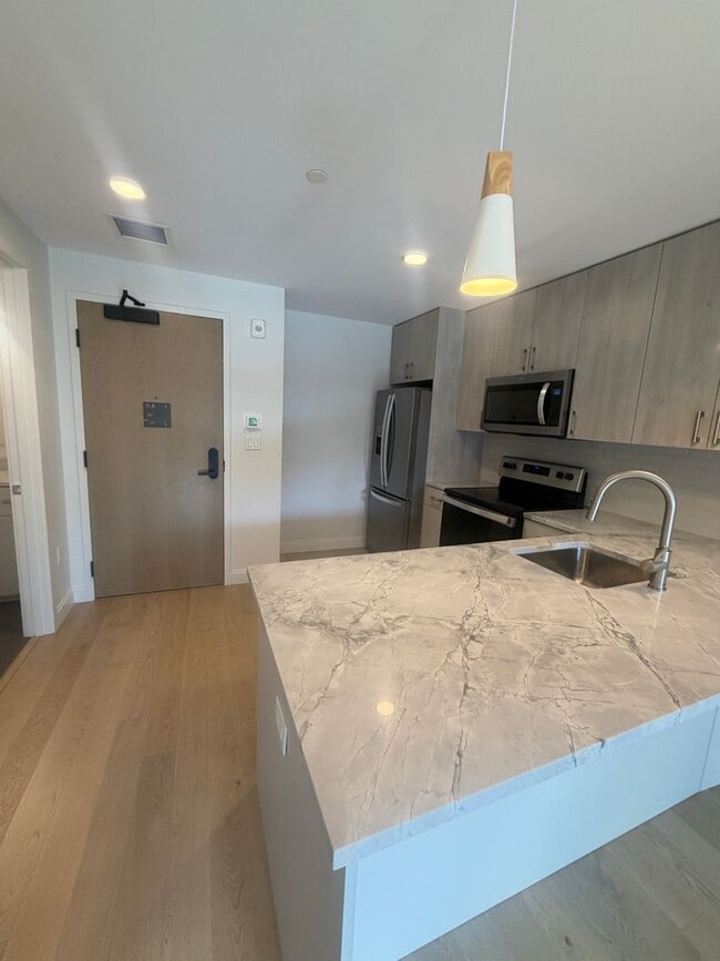 Building Photo - Beautiful Apartment in Allston