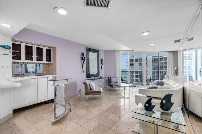 Building Photo - 16485 Collins Ave