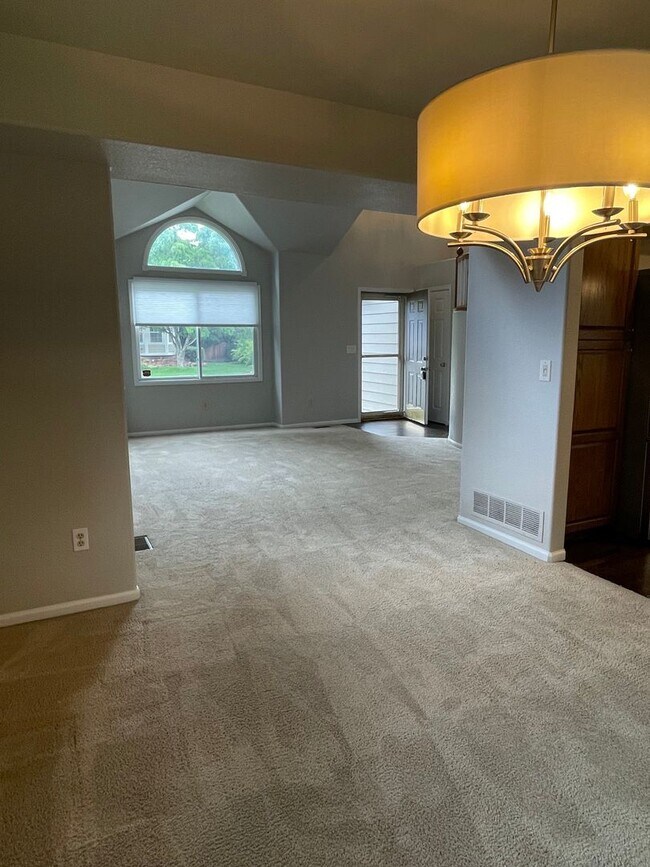 Building Photo - Beautiful Two-Story Home in Cul-de-sac