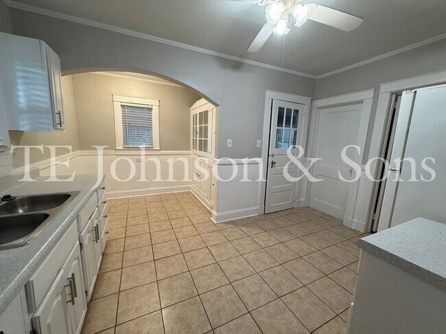 Building Photo - 2 Bedroom Home in Washington Park