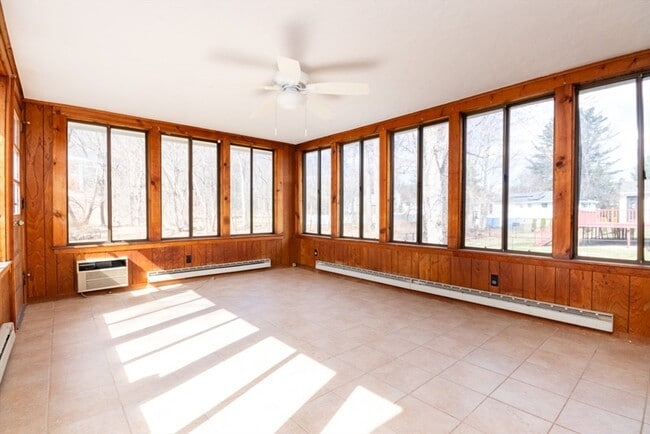 Building Photo - 22 Livoli Rd