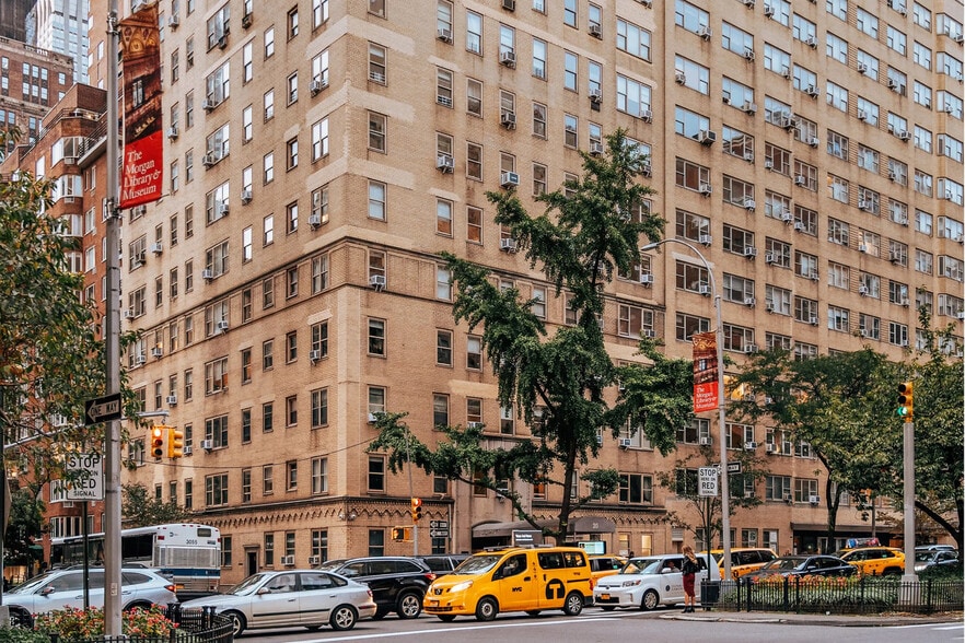 Building Photo - 20 Park Ave