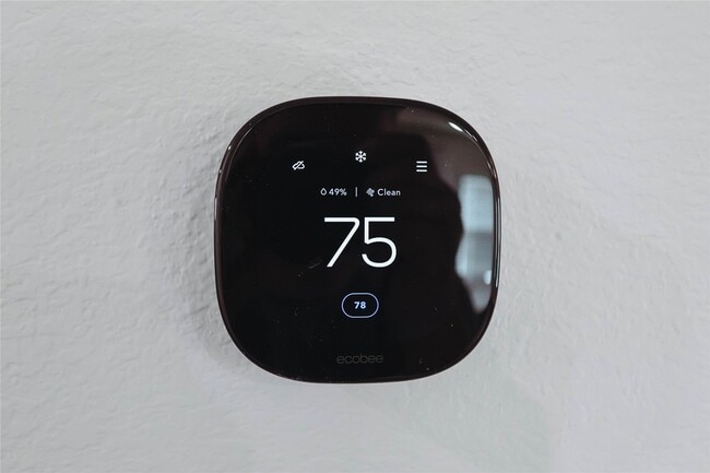 Building Photo - 211 Forest W St