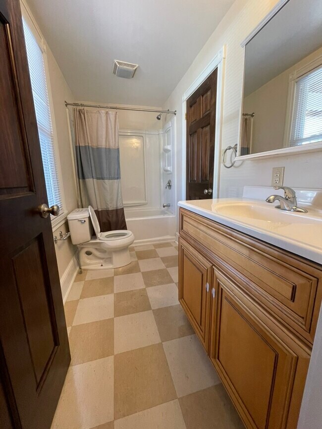 Building Photo - 1145 Isabella Ct