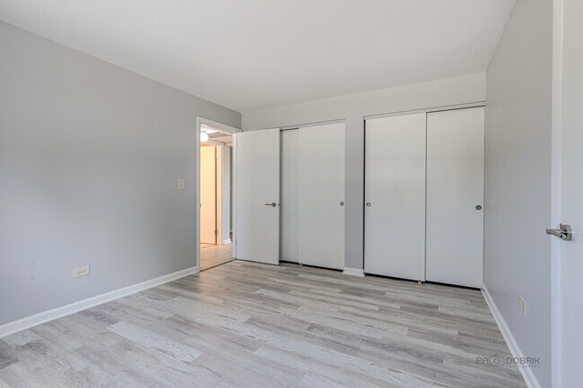 Building Photo - 240 N Archer Ave