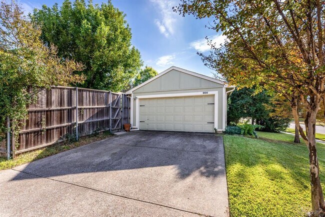 Building Photo - 900 Tupelo Dr