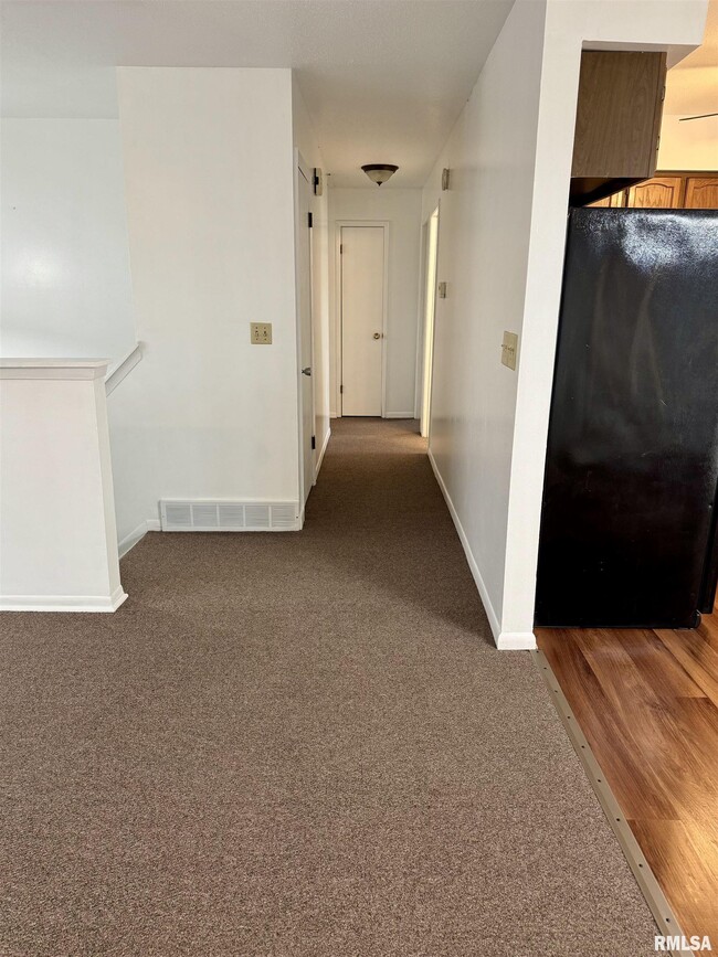 Building Photo - 674 W 64th St