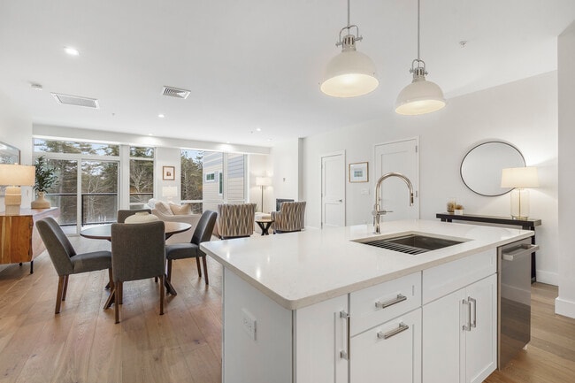 Building Photo - 1 US-1