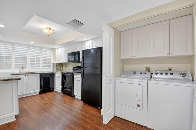 Building Photo - 203 Andover Ct