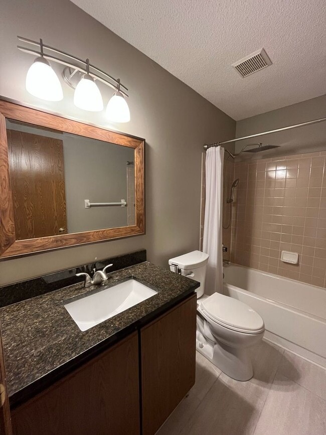 Building Photo - Charming 3-Bedroom Ranch Home with Fenced ...