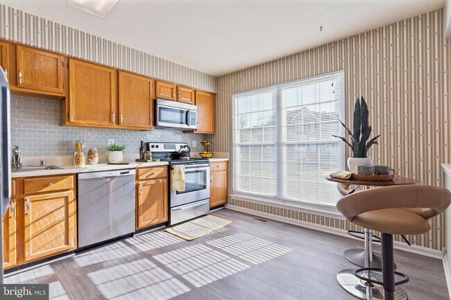 Building Photo - 7820 Somerset Ct