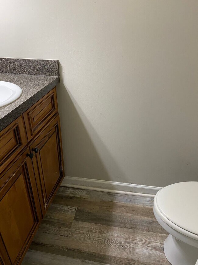 Building Photo - Great 2 bedroom townhome community located...