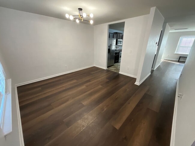 Building Photo - Large 5 bedroom home in Established Neighborhood ready to rent!