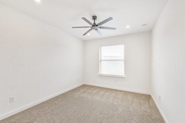Building Photo - 15203 Lake Powell Dr