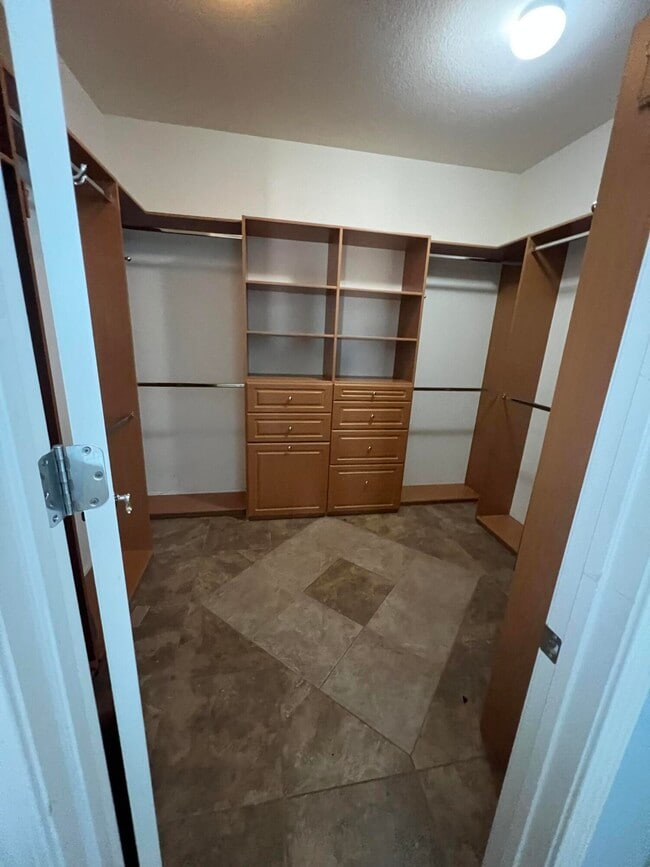 Building Photo - 41530 Yew St